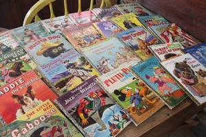 lot 3854 image: Vintage Little Golden Books
