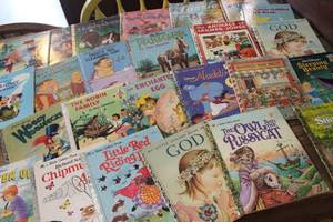 lot 3855 image: Vintage Little Golden Books and More