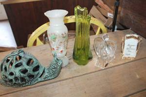 lot 3870 image: Vintage Green Glass Vase and More