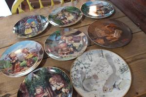 lot 3875 image: Vintage Dcor Plates