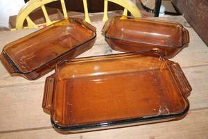 lot 3877 image: Anchor Hocking Amber Glass Baking Dishes need cleaning