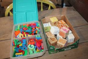 lot 3881 image: Vintage Magnet Letters, Numbers & Blocks