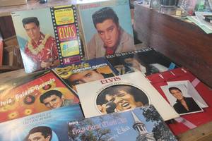 lot 3896 image: Vintage Elvis Records & More