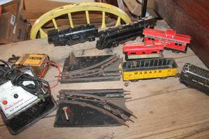 lot 3900 image: Vintage Vintage Train Cars and More