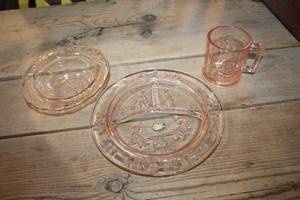 lot 3902 image: Vintage Tiara Pink Glass Childs Dish Set