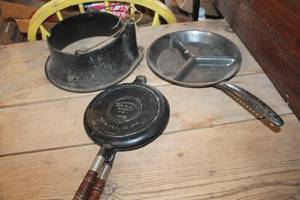 lot 3916 image: Vintage Cast Iron Wagner Waffle Pan & More