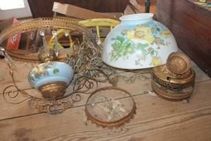 lot 3924 image: Antique Hanging Lamp untested