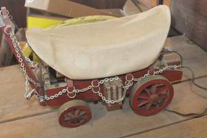 lot 3927 image: Vintage Covered Wagon Lamp untested
