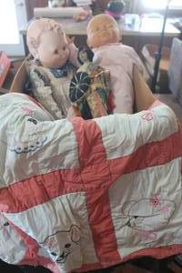 lot 3928 image: Vintage Baby Quilt and Dolls