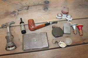 lot 3932 image: Vintage Cigarette Case, Nimrod Lighter and More