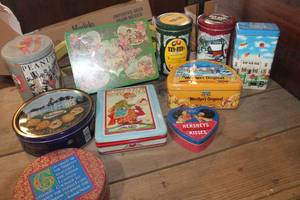 lot 3949 image: Vintage Tins