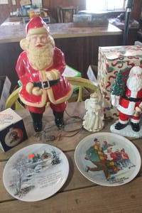 lot 3958 image: Vintage 17 Santa Blow Mold untested & More