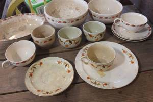 lot 3959 image: Vintage Hall Jewel Tea Serving Bowl & More