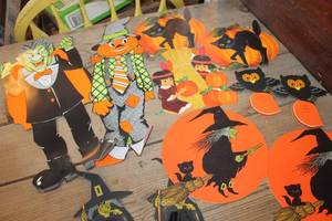 lot 3967 image: Vintage Halloween Die Cuts & More