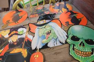 lot 3969 image: Vintage Halloween Die Cuts