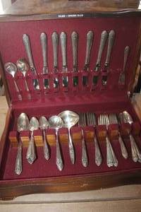 lot 3973 image: Vintage Silverware in Wood Storage Box