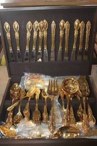 lot 3979 image: Vintage Silverware in Wood Storage Box