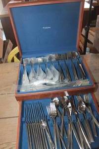 lot 3981 image: Vintage Silverware in Wood Storage Box