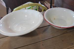 lot 3993 image: Antique Wash Basin & Enamelware Bowls
