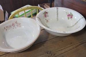 lot 3994 image: Antique Wash Basin Bowls one whairline crack