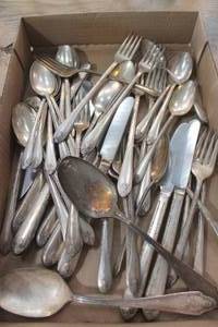 lot 3999 image: Flat of Misc. Vintage Silverware
