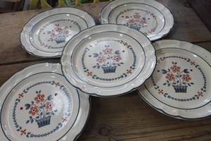 lot 4002 image: Made in Japan Cumberland Stoneware Plates