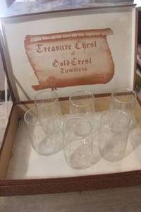 lot 4010 image: Vintage Treasure Chest of Gold Crest Tumblers