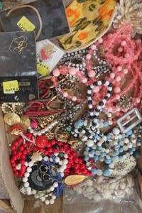 lot 4015 image: Flat of Vintage Jewelry