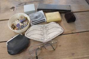 lot 4022 image: Antique Beaded Purse, Empty Jewelry Boxes & More