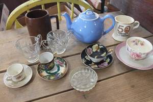 lot 4035 image: Vintage Teapot, Cups, Saucers & More