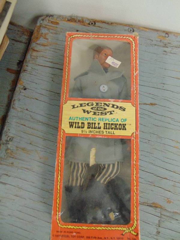 lot 1833 image: Wild Bill Hickok figure NIB