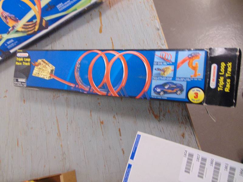 lot 1852 image: Triple Loop Race Track