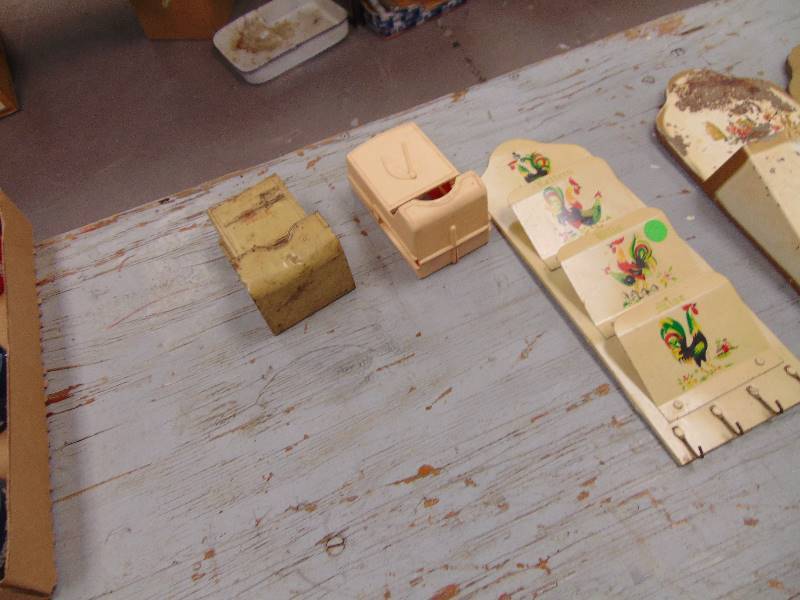 lot 1907 image: Bill Holders & Match Boxes