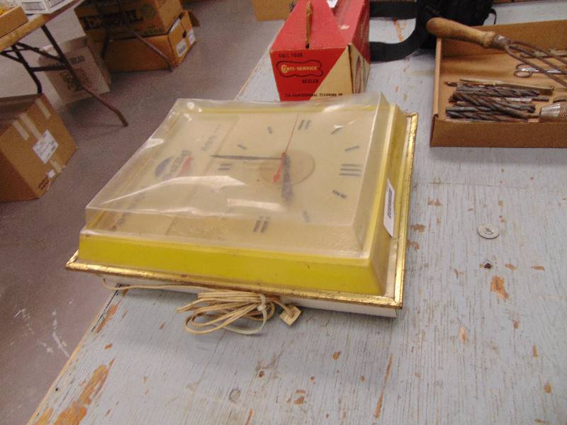 lot 1911 image: Pepsi Clock