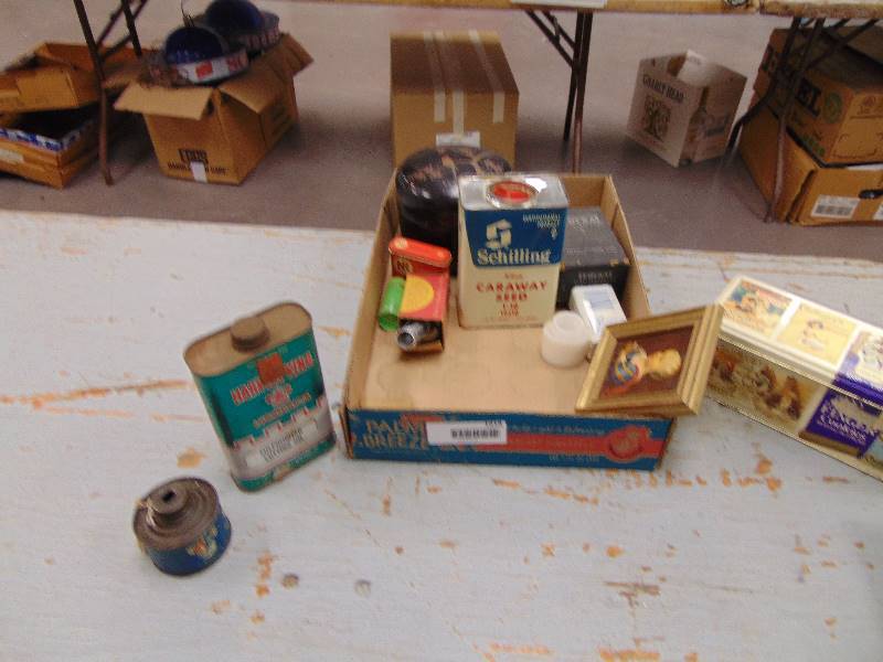 lot 1918 image: Vintage Tins