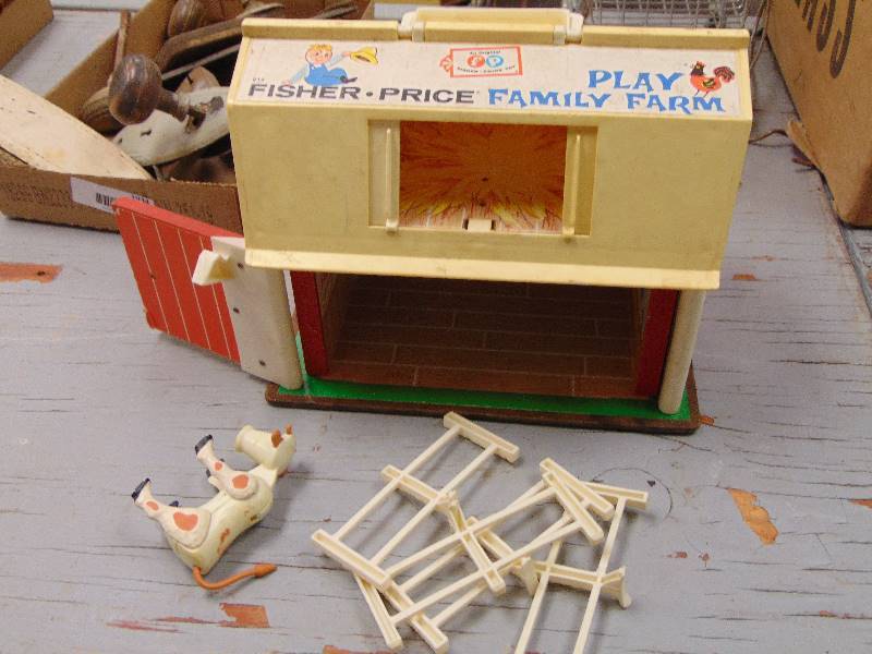 lot 1935 image: Fisher-Price Family Farm