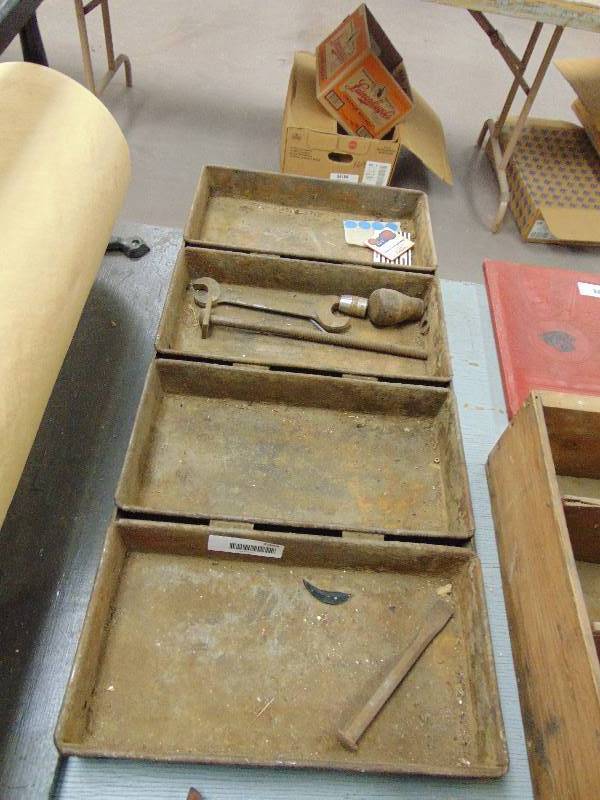 lot 1944 image: Metal Divided Parts Tray