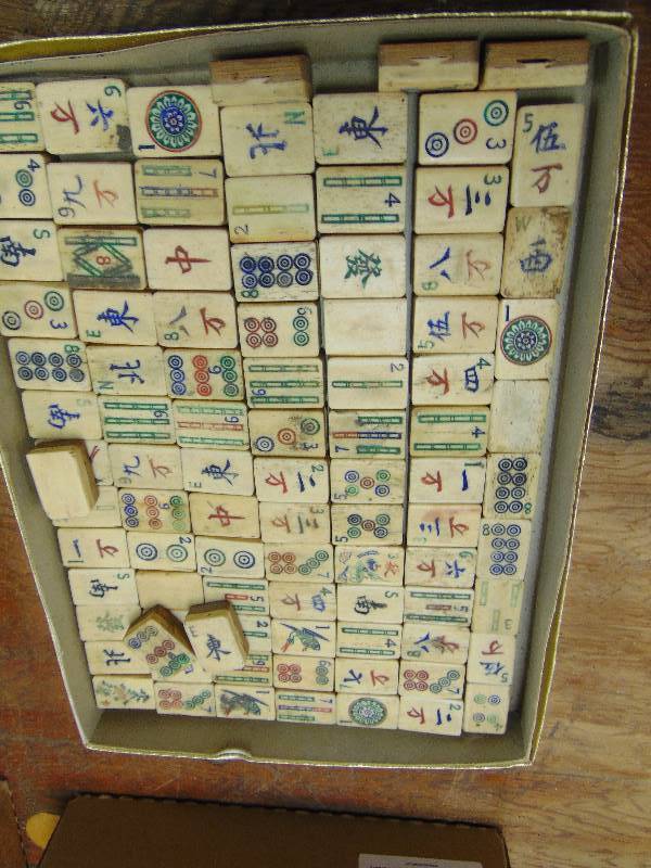 lot 1952 image: Mahjong Game - Neat item