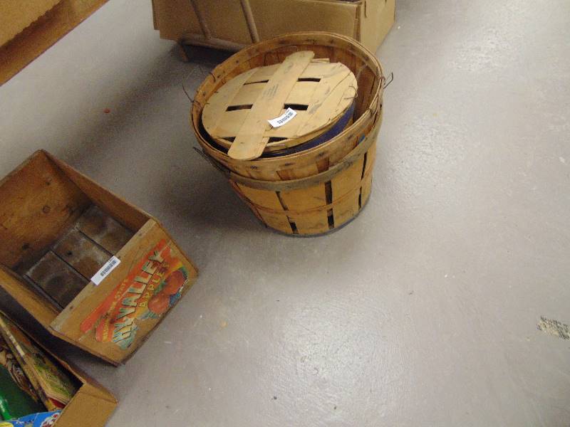lot 1960 image: 3 Bushel Baskets
