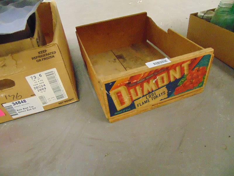 lot 1971 image: Dumont Fruit Crate