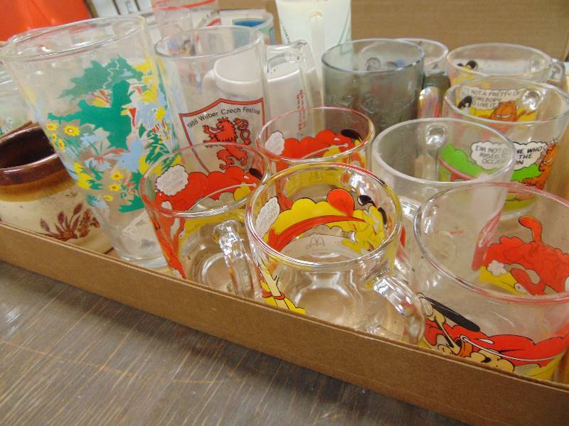 lot 1973 image: Asstd Character Glasses