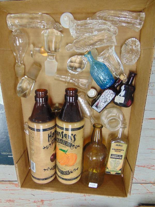 lot 1987 image: Asstd Jars & Stoppers