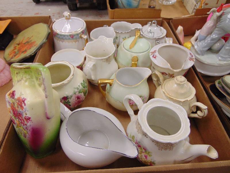 lot 2001 image: Cream & Sugar Lot