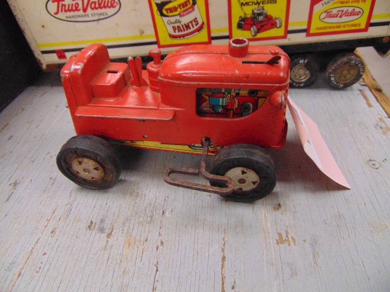 lot 2015 image: Vintage Windup Toy Tractor
