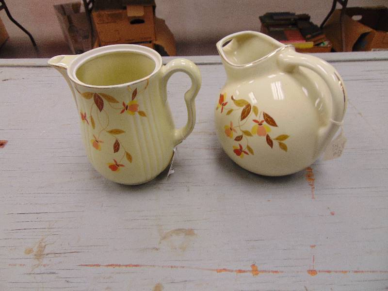 lot 1929 image: Vintage Jewel Tea Pitchers