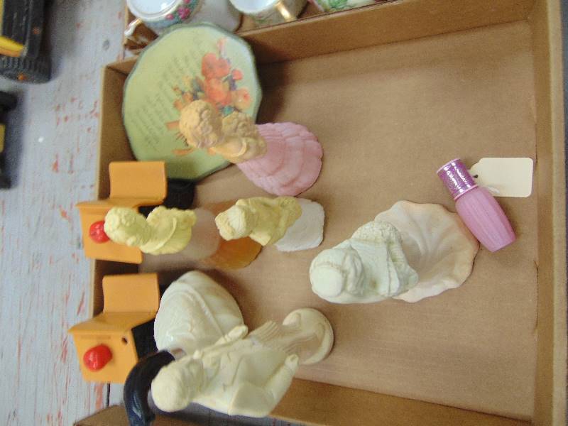 lot 2000 image: Asstd Perfume Bottles