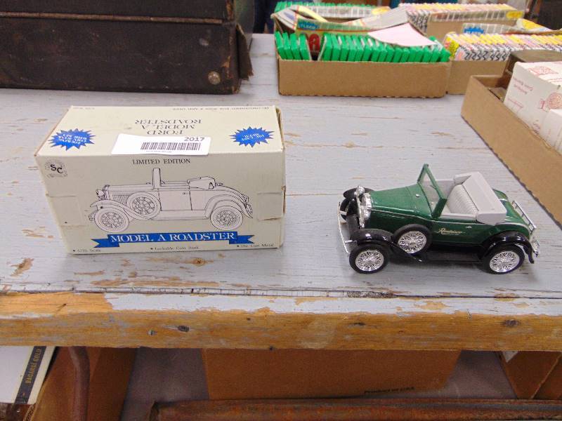 lot 2017 image: Diecast Ford Model A Roadster