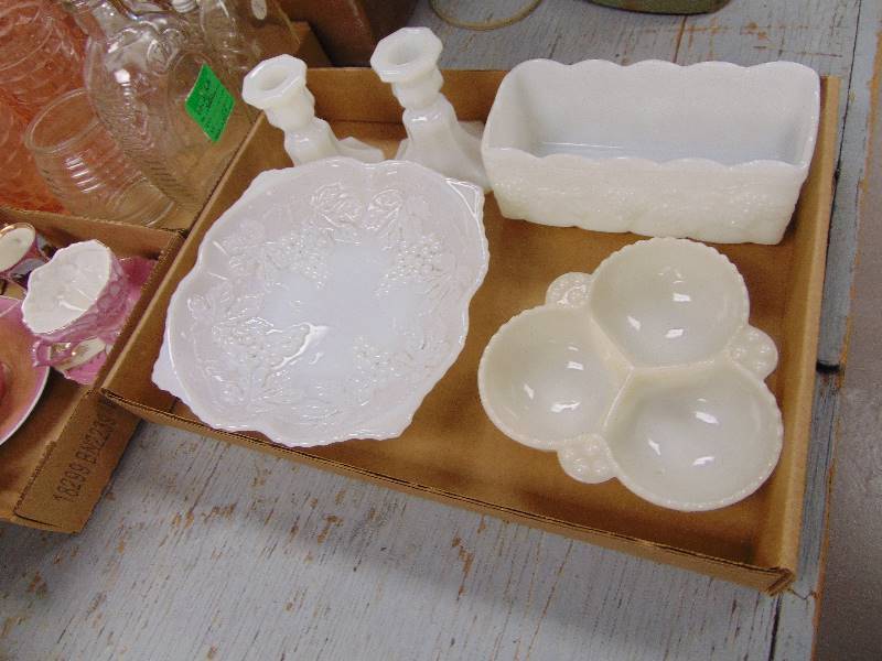 lot 2020 image: White Glassware