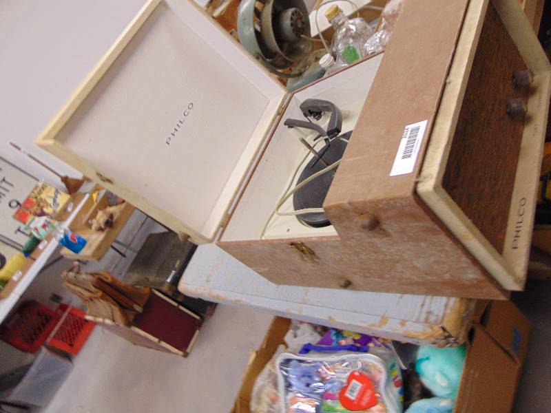 lot 2024 image: Philco Phonograph