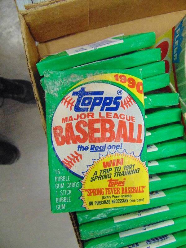 lot 2029 image: Topps Baseball Wax Packs 1990